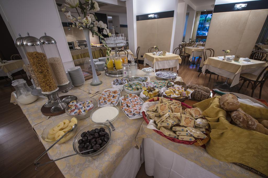 Hotel Bristol Рива дел Гарда Екстериор снимка