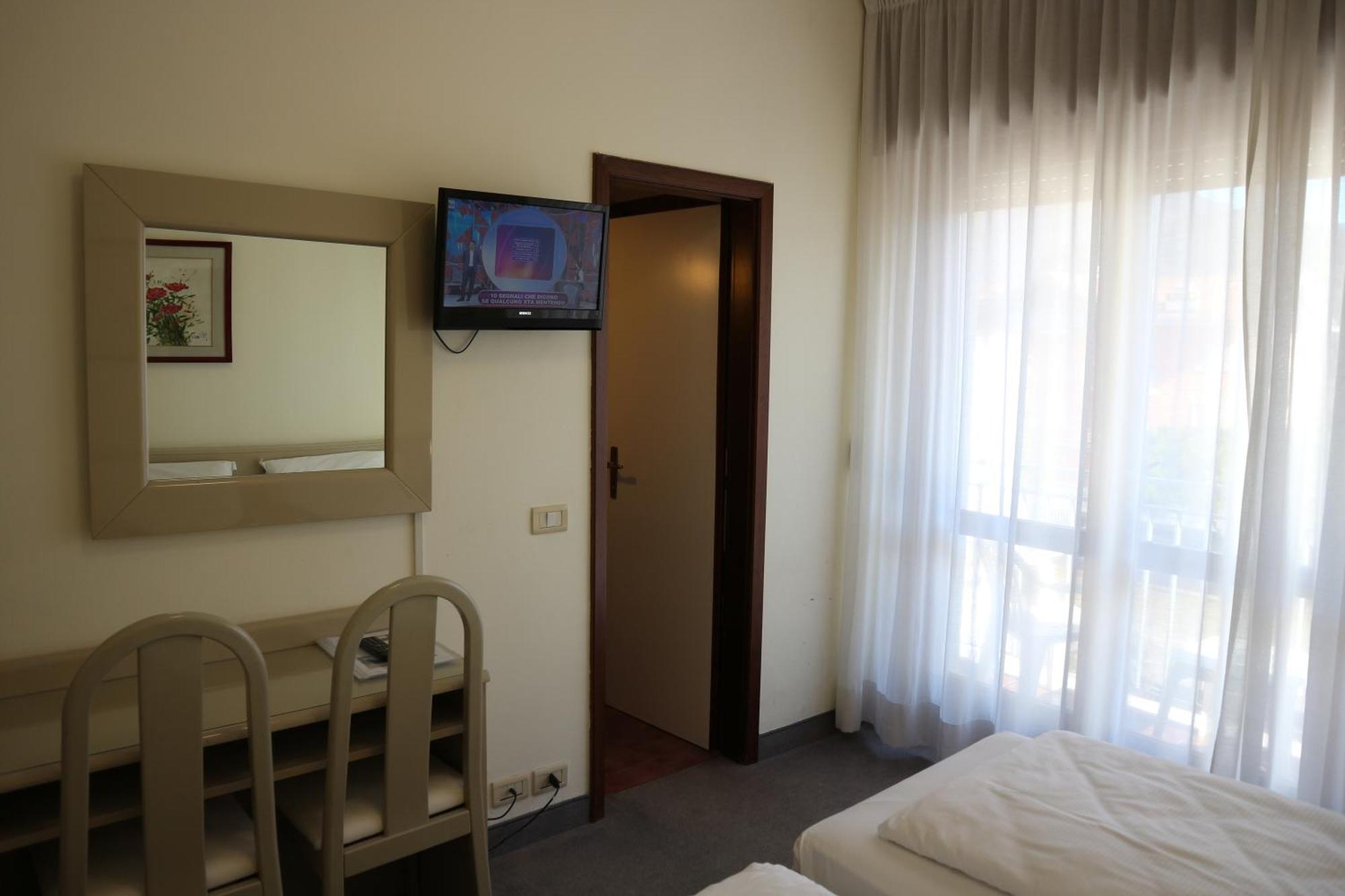 Hotel Bristol Рива дел Гарда Екстериор снимка
