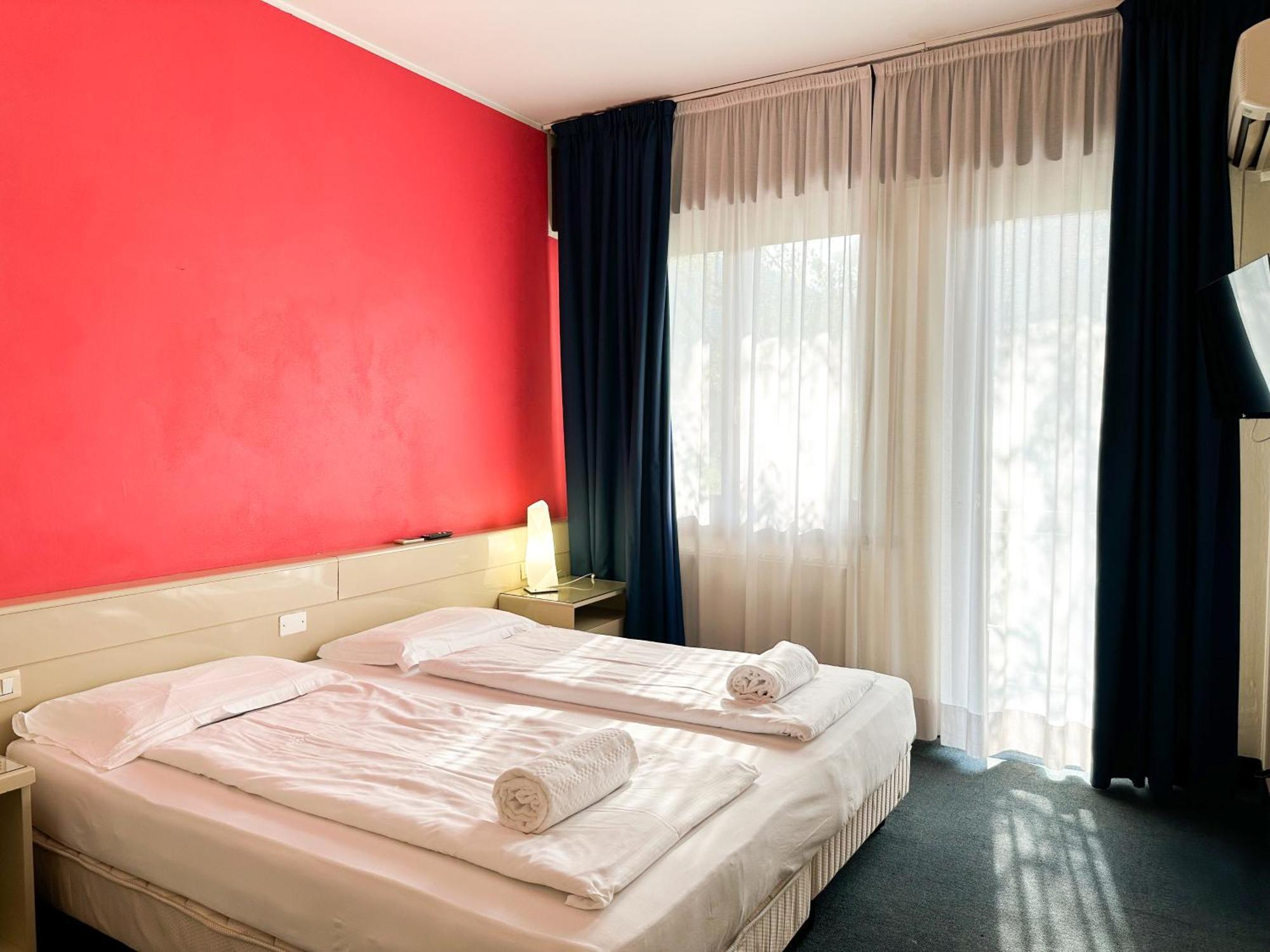 Hotel Bristol Рива дел Гарда Екстериор снимка
