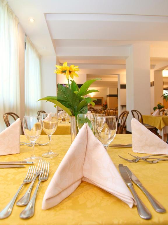 Hotel Bristol Рива дел Гарда Екстериор снимка