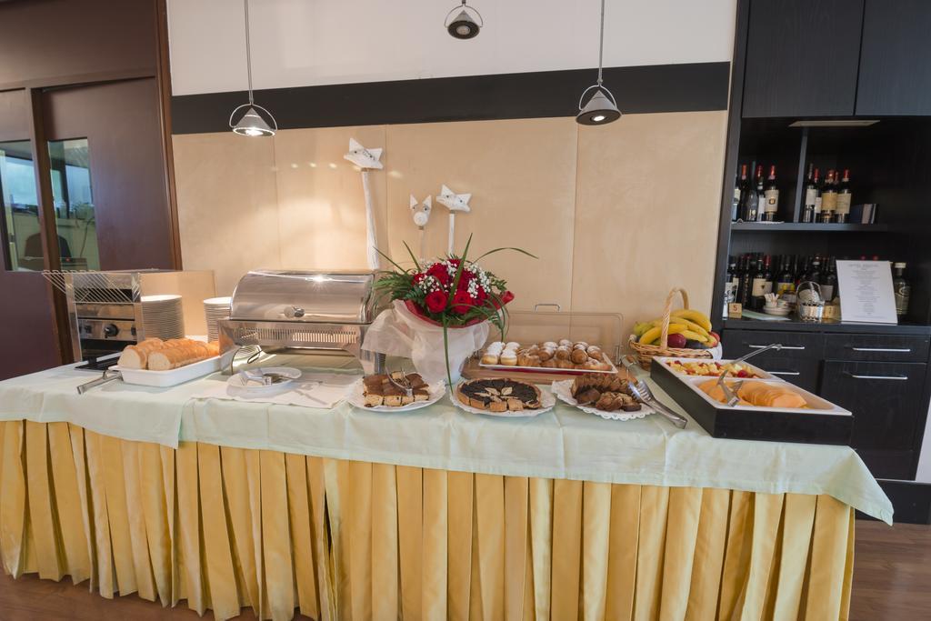 Hotel Bristol Рива дел Гарда Екстериор снимка