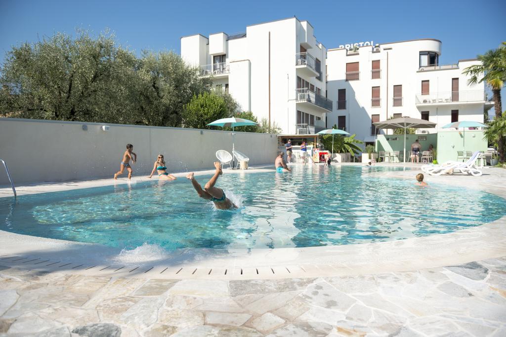 Hotel Bristol Рива дел Гарда Екстериор снимка