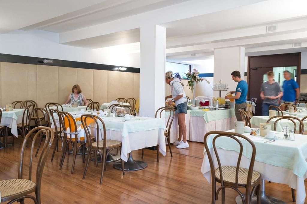Hotel Bristol Рива дел Гарда Екстериор снимка
