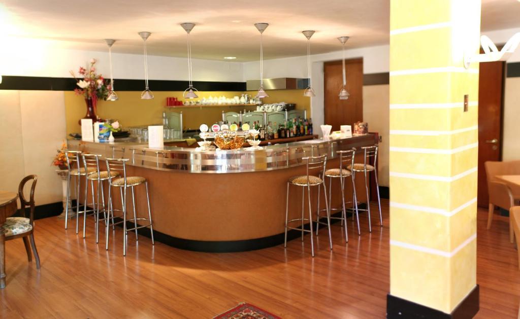 Hotel Bristol Рива дел Гарда Екстериор снимка