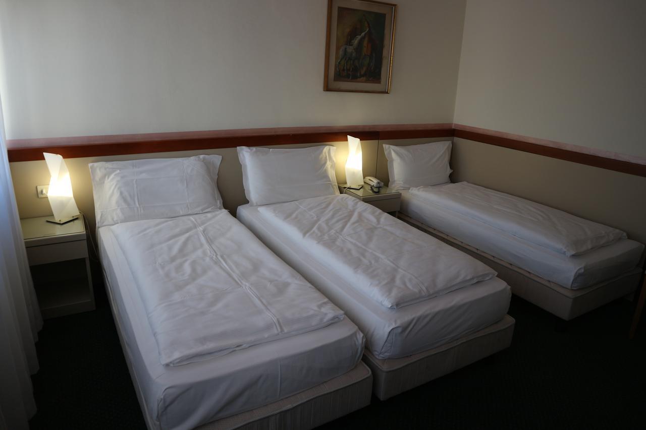 Hotel Bristol Рива дел Гарда Екстериор снимка