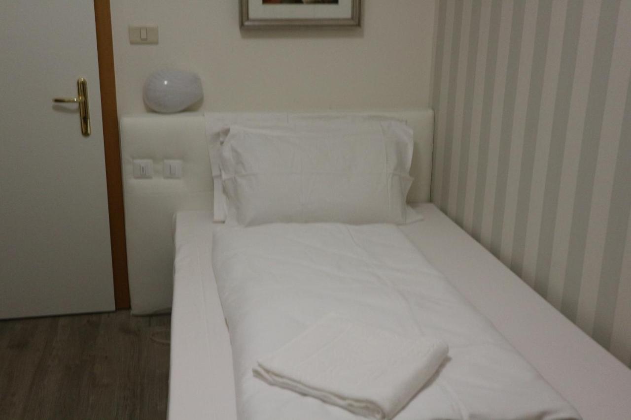 Hotel Bristol Рива дел Гарда Екстериор снимка